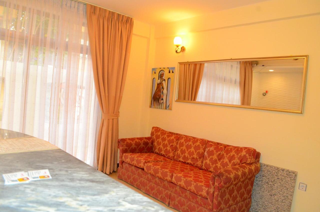 Abyssinia Guest House Адис Абеба Екстериор снимка